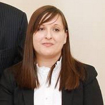 Se je denar za Rome delil po domače? Rošerjeva zanika obtožbe ...